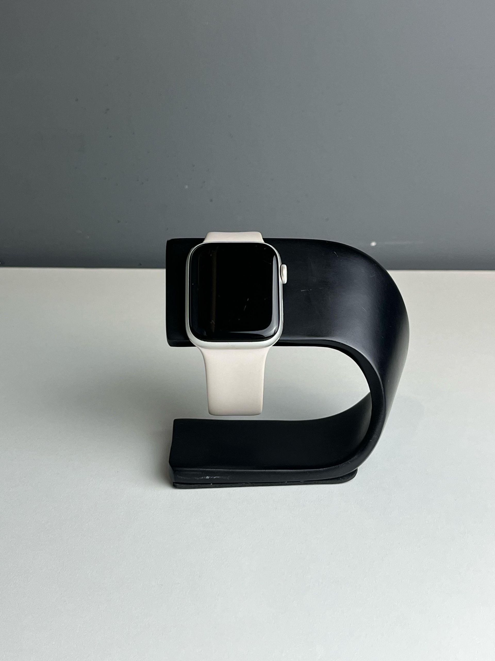 Apple Watch SE 44 мм (2е поколение)