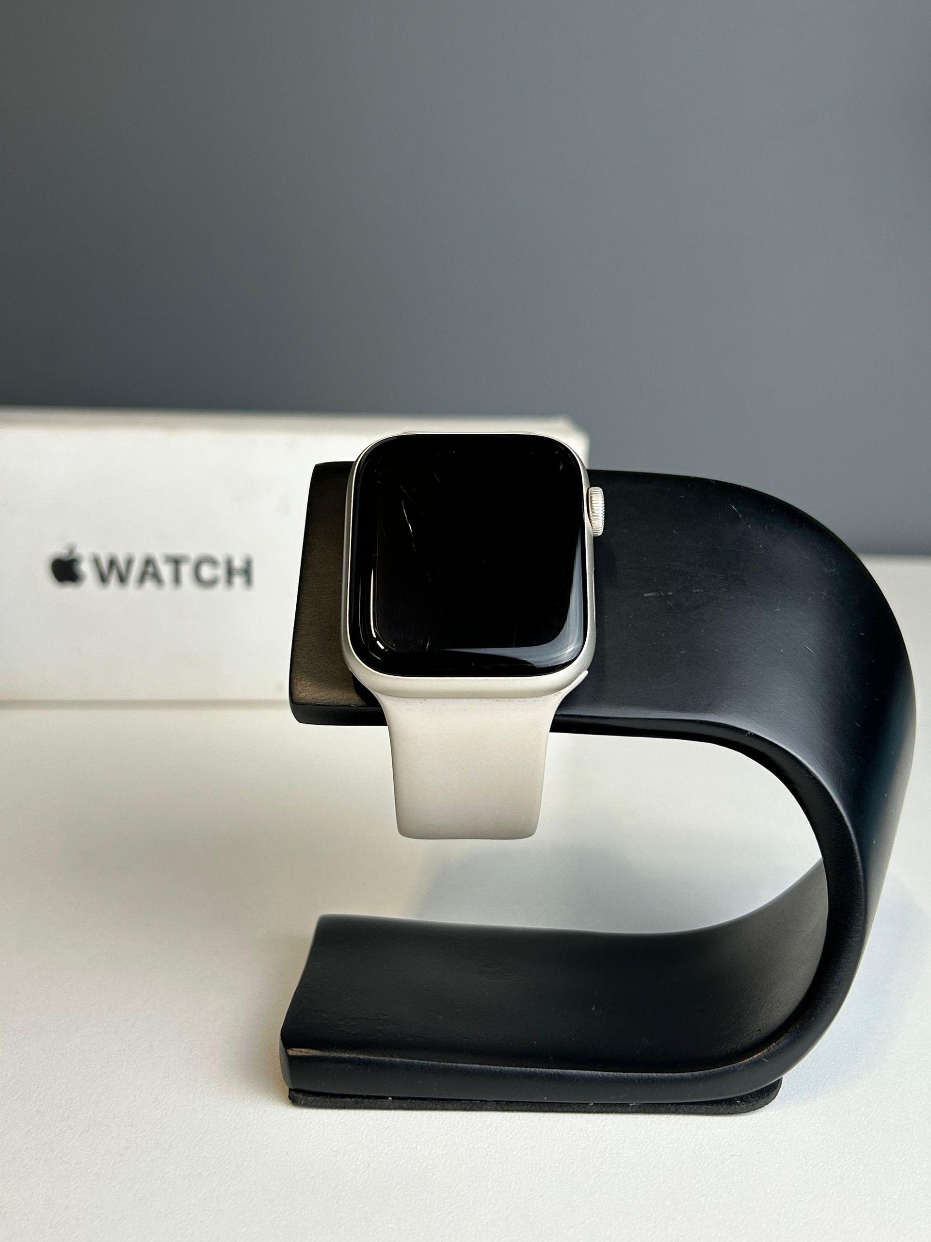 Apple Watch SE 44 мм (2е поколение)