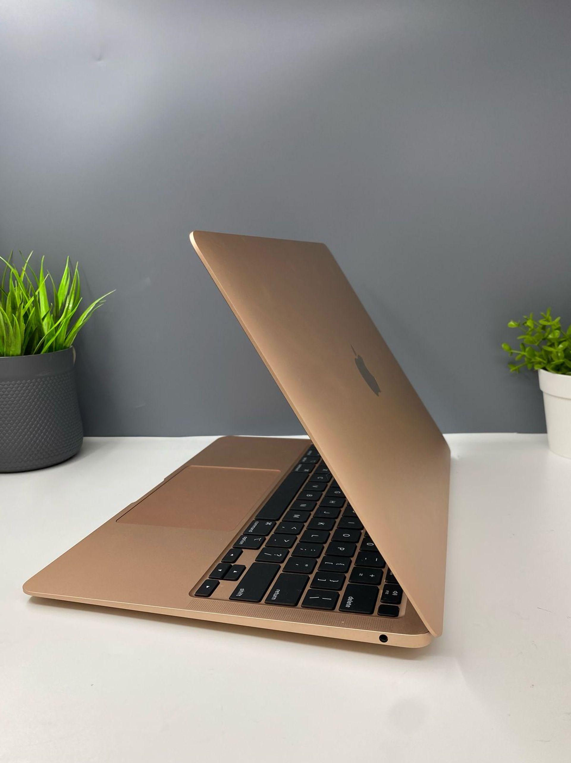 Ноутбук apple / M1 / 8 гб / 256 гб / 13.3-inch