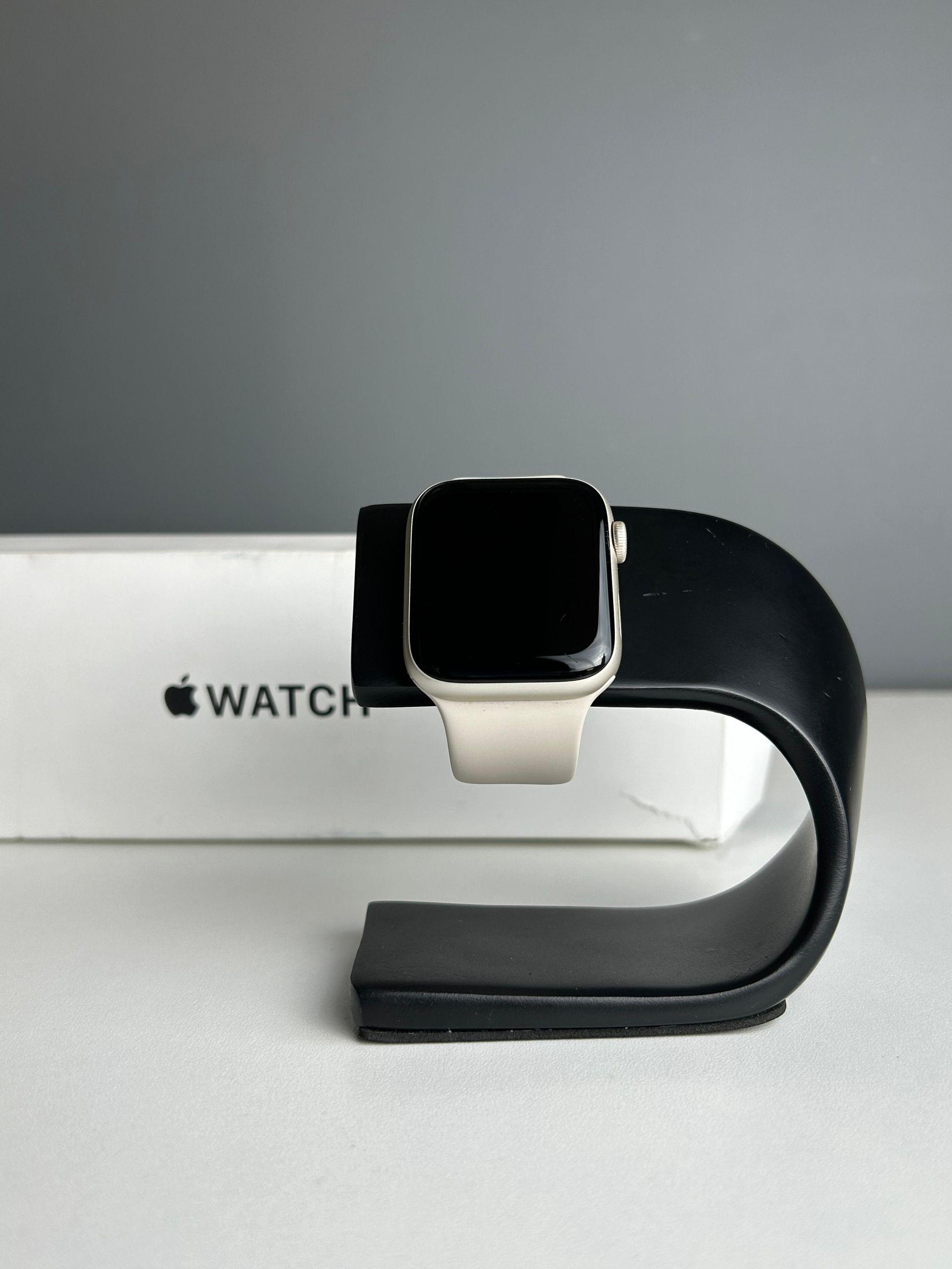 Apple Watch SE 44 мм (2е поколение)