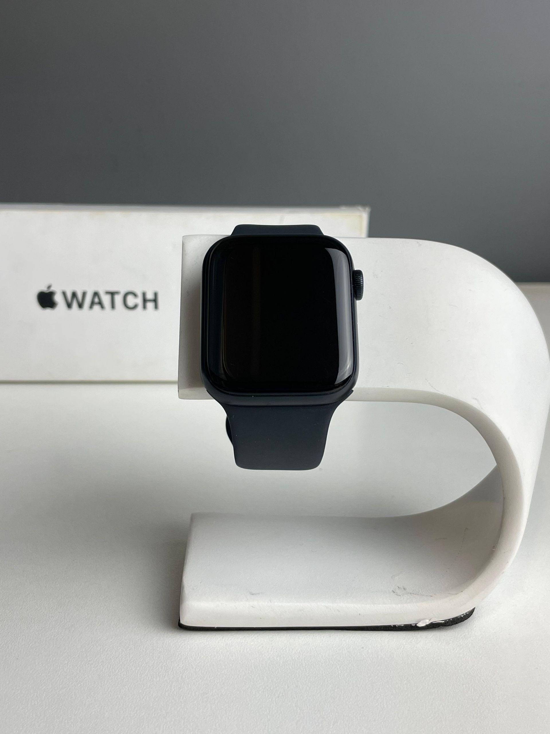 Apple Watch SE 44 мм (2е поколение)