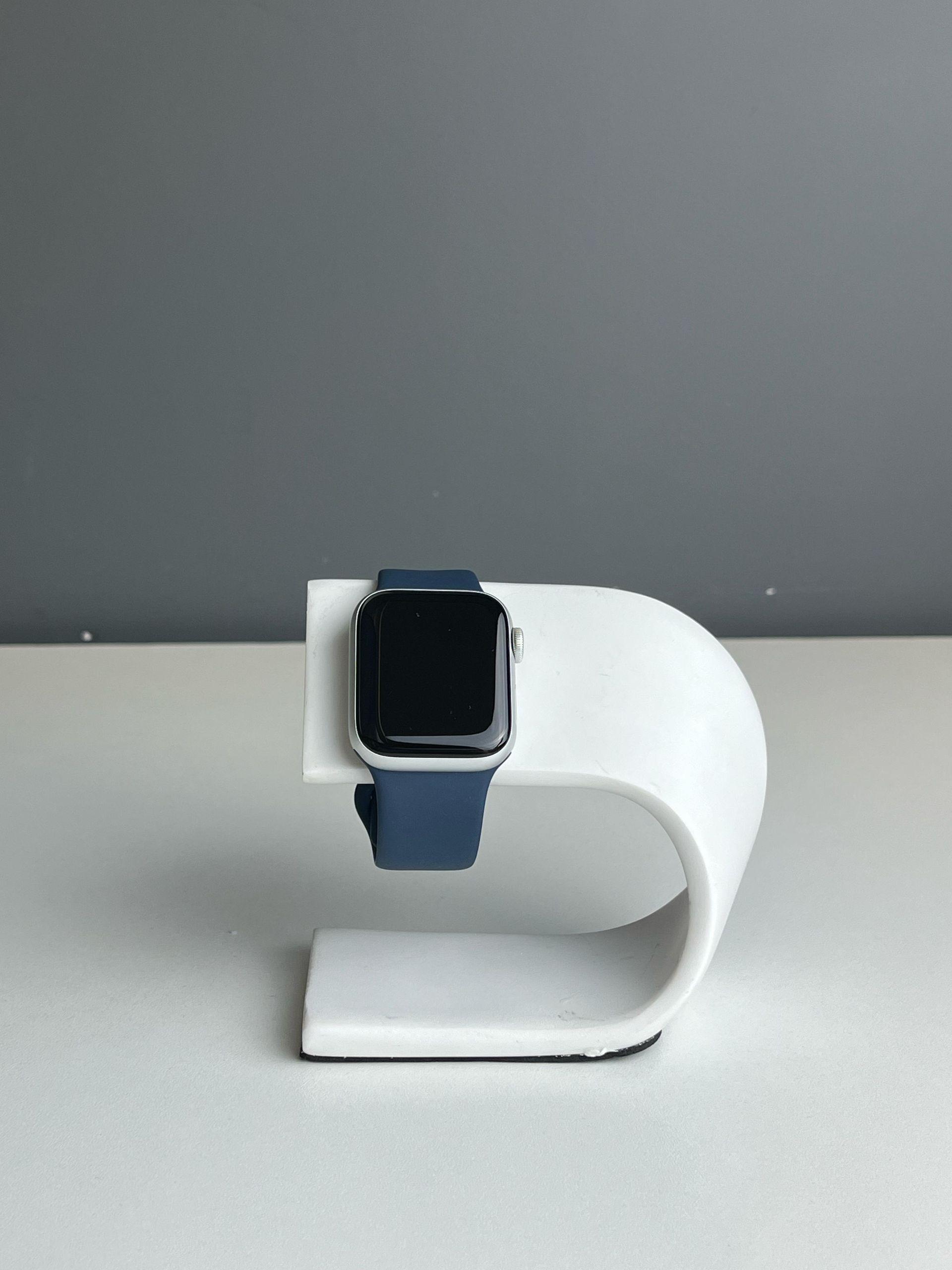Apple Watch SE 40 мм (2е поколение)
