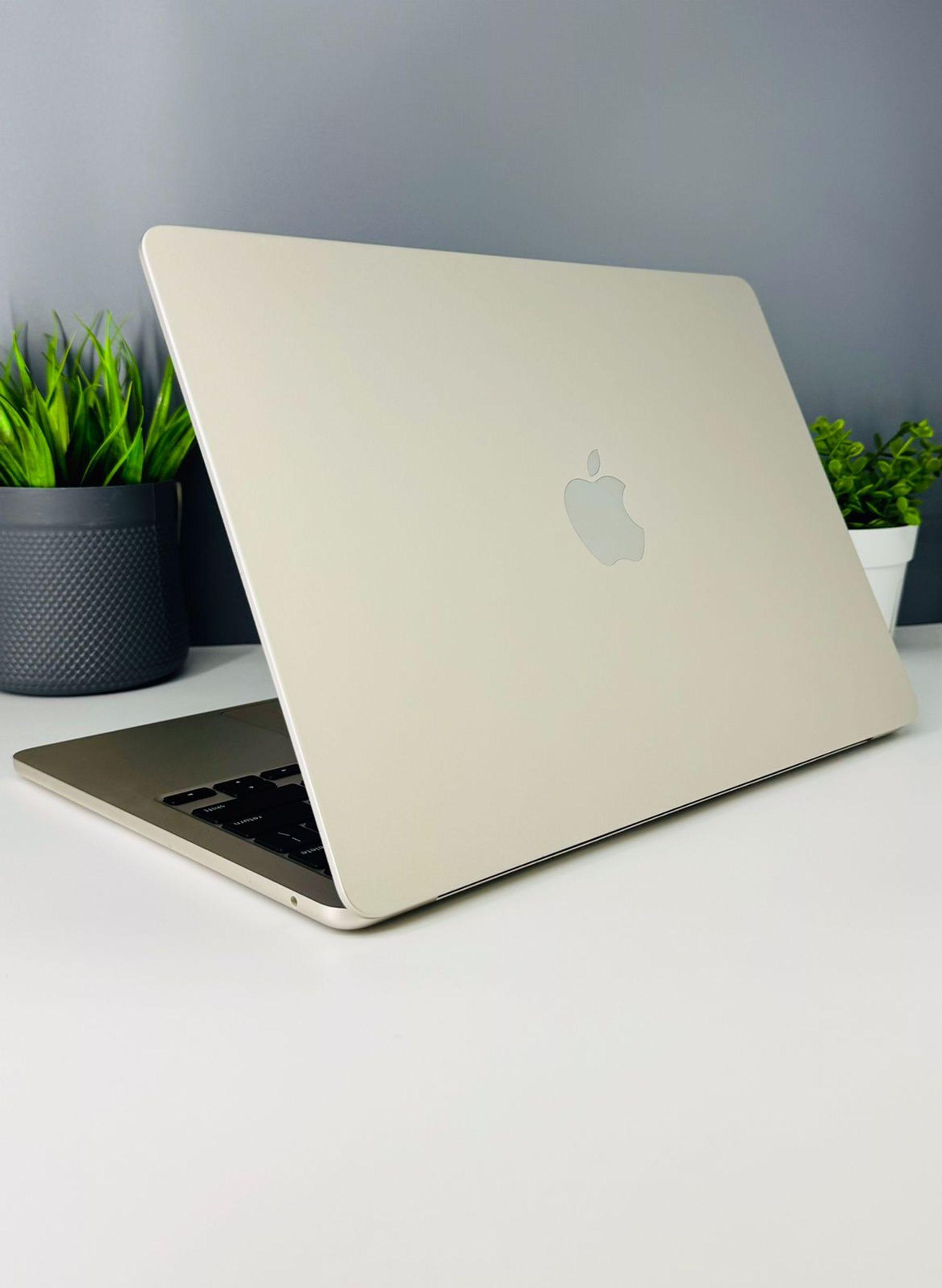 Ноутбук apple / M2 / 8 гб / 256 гб / 13,6-inch