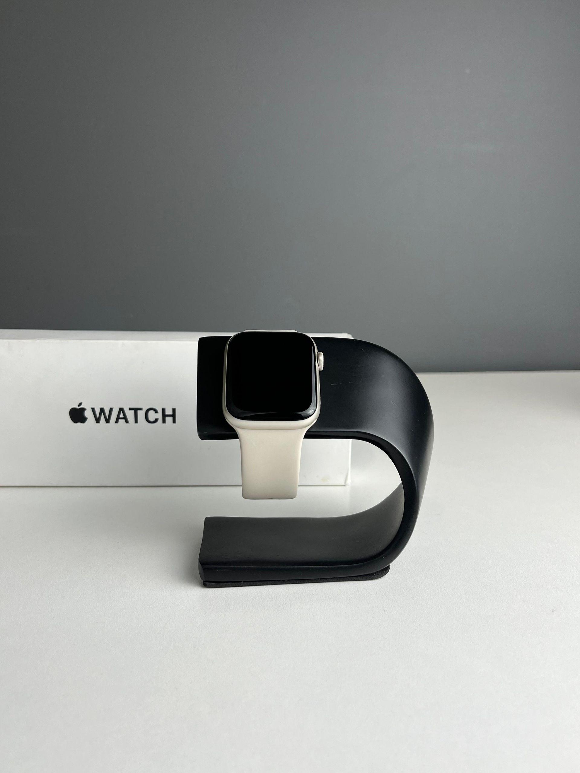 Apple Watch SE 44 мм (2е поколение)