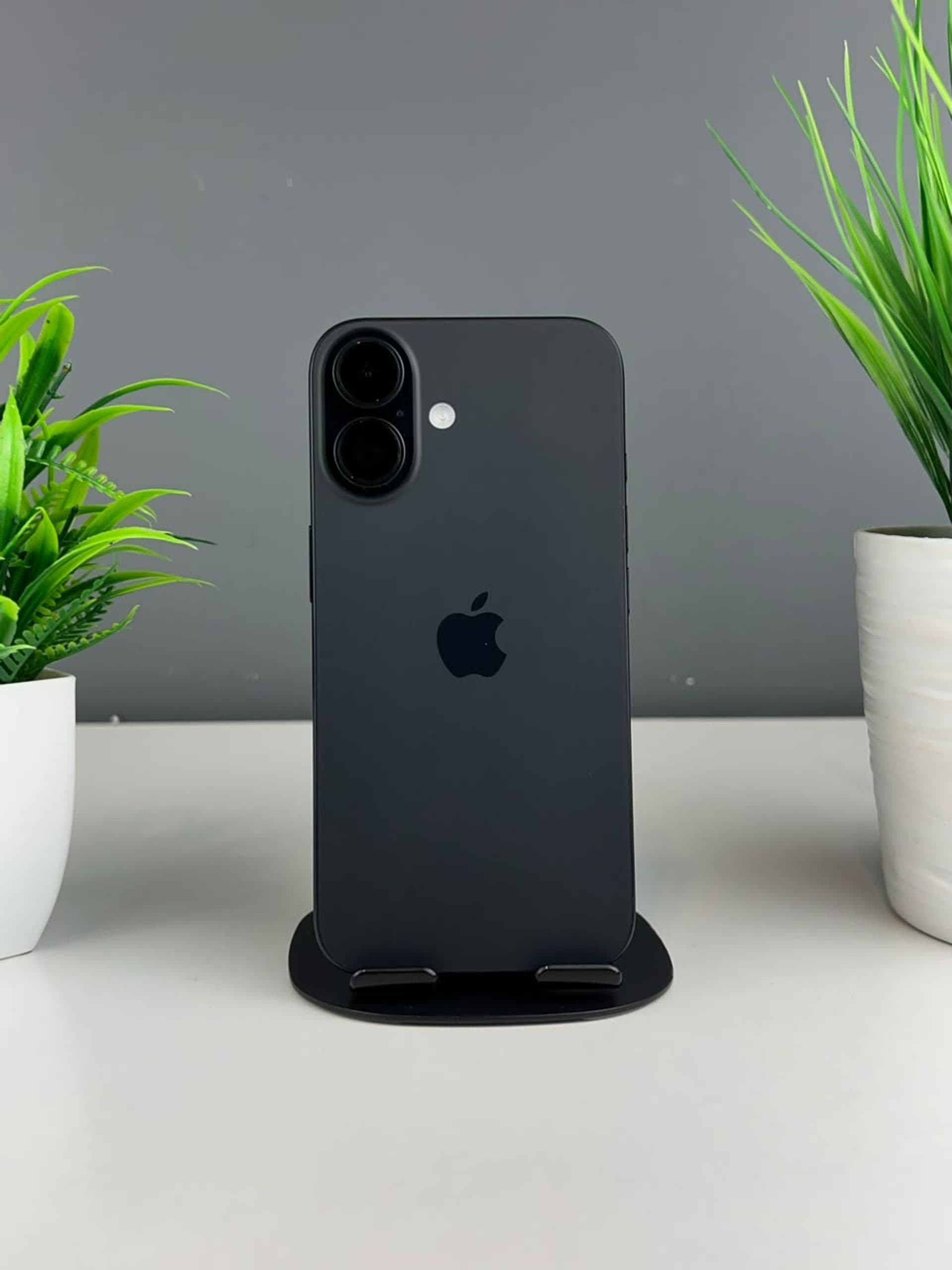 iPhone 16, 128 ГБ, Черный
