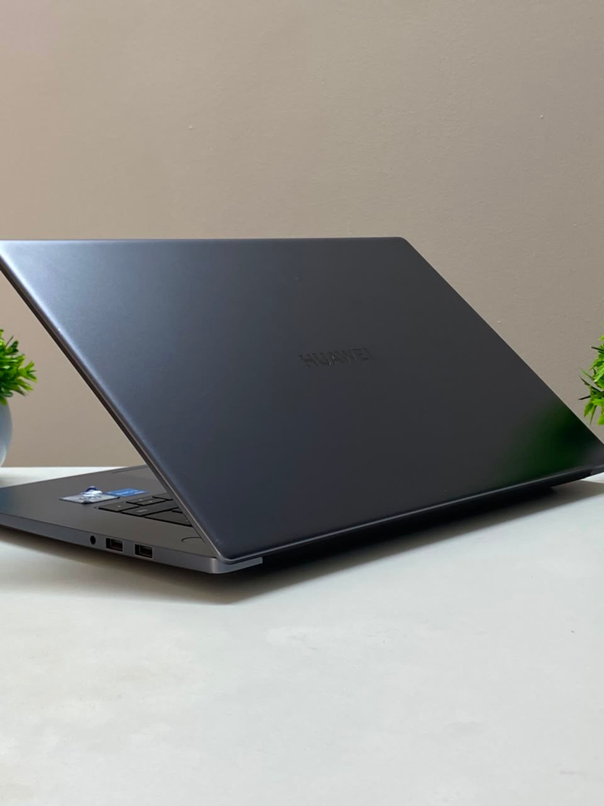 Huawei Core i3, 8 ГБ / 500 ГБ, 16″, Серый