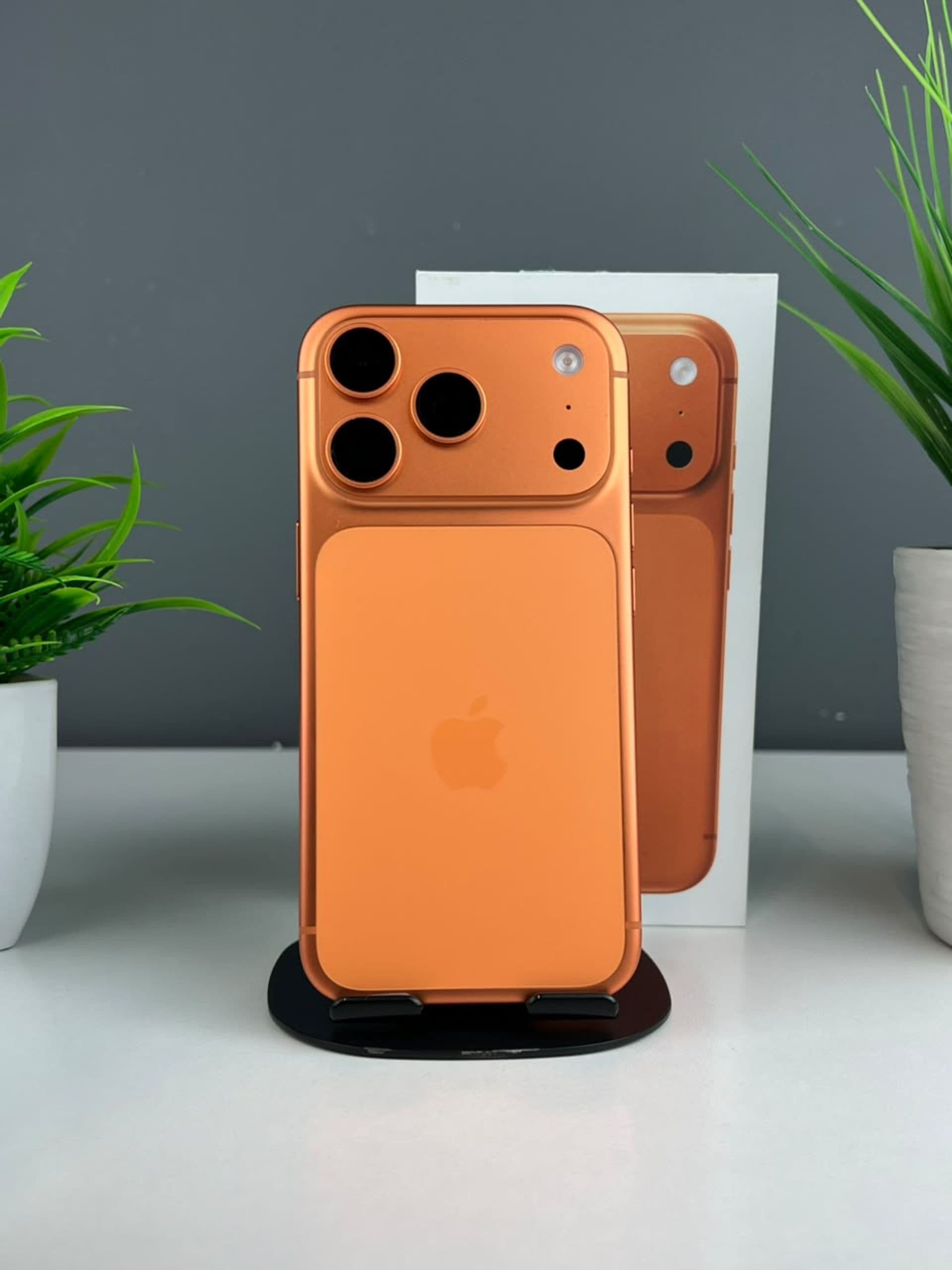 iPhone 17 Pro, 256 ГБ, Оранжевый