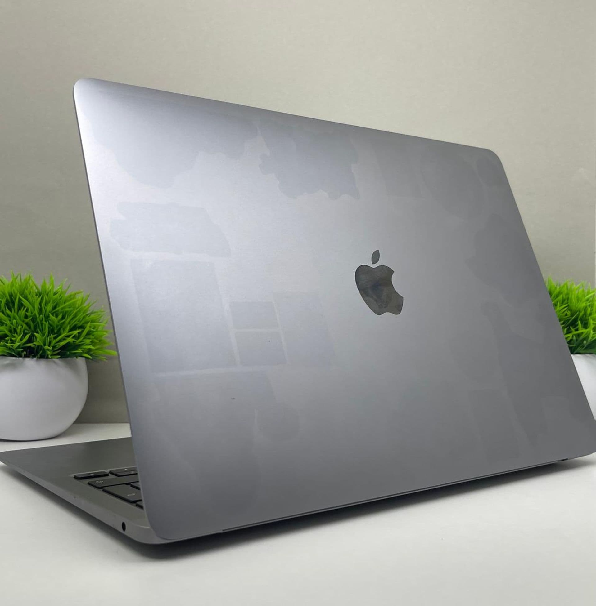 MacBook air 13 m1, 8 ГБ / 256 ГБ