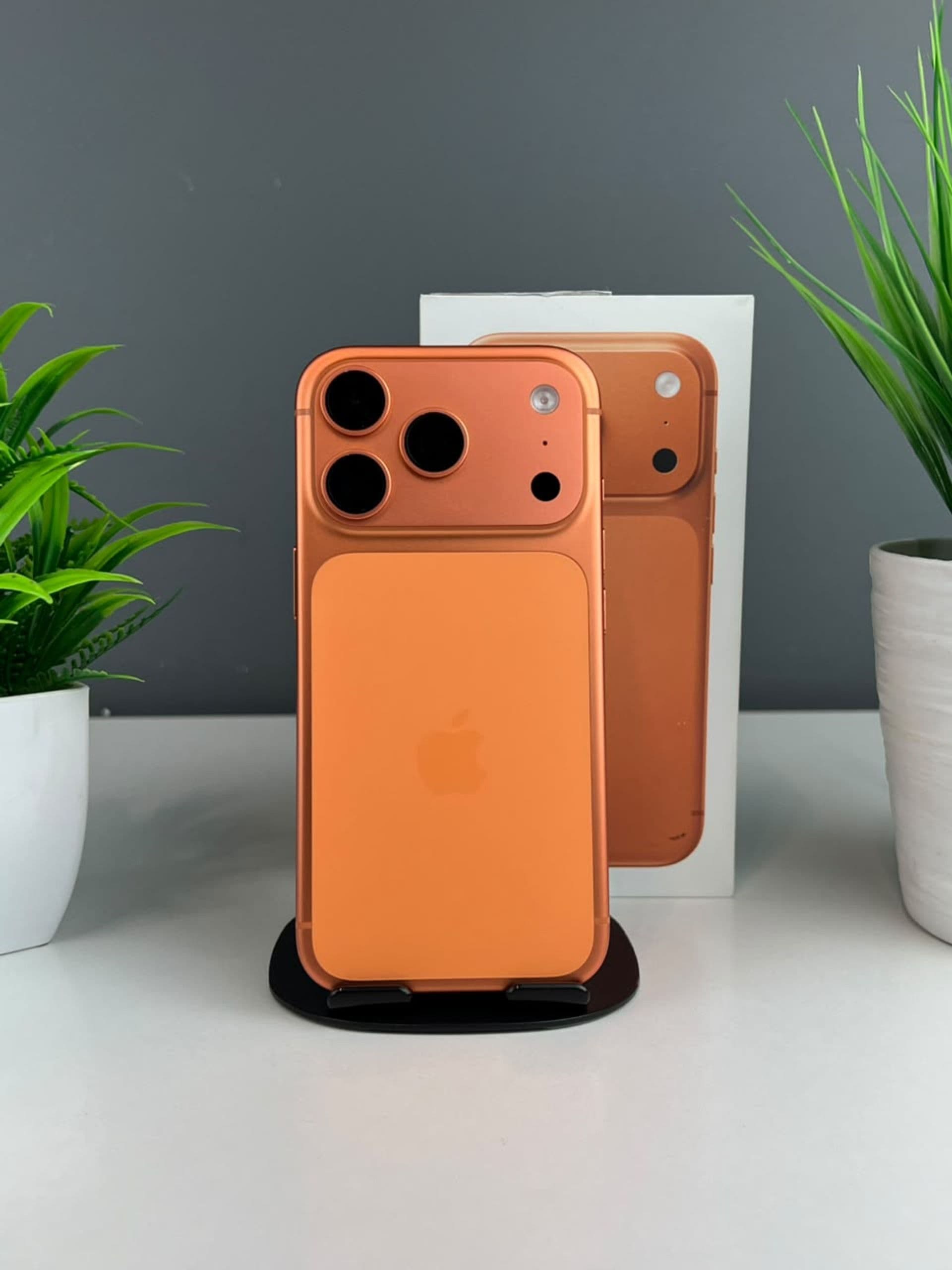 iPhone 17 Pro, 256 ГБ, Оранжевый