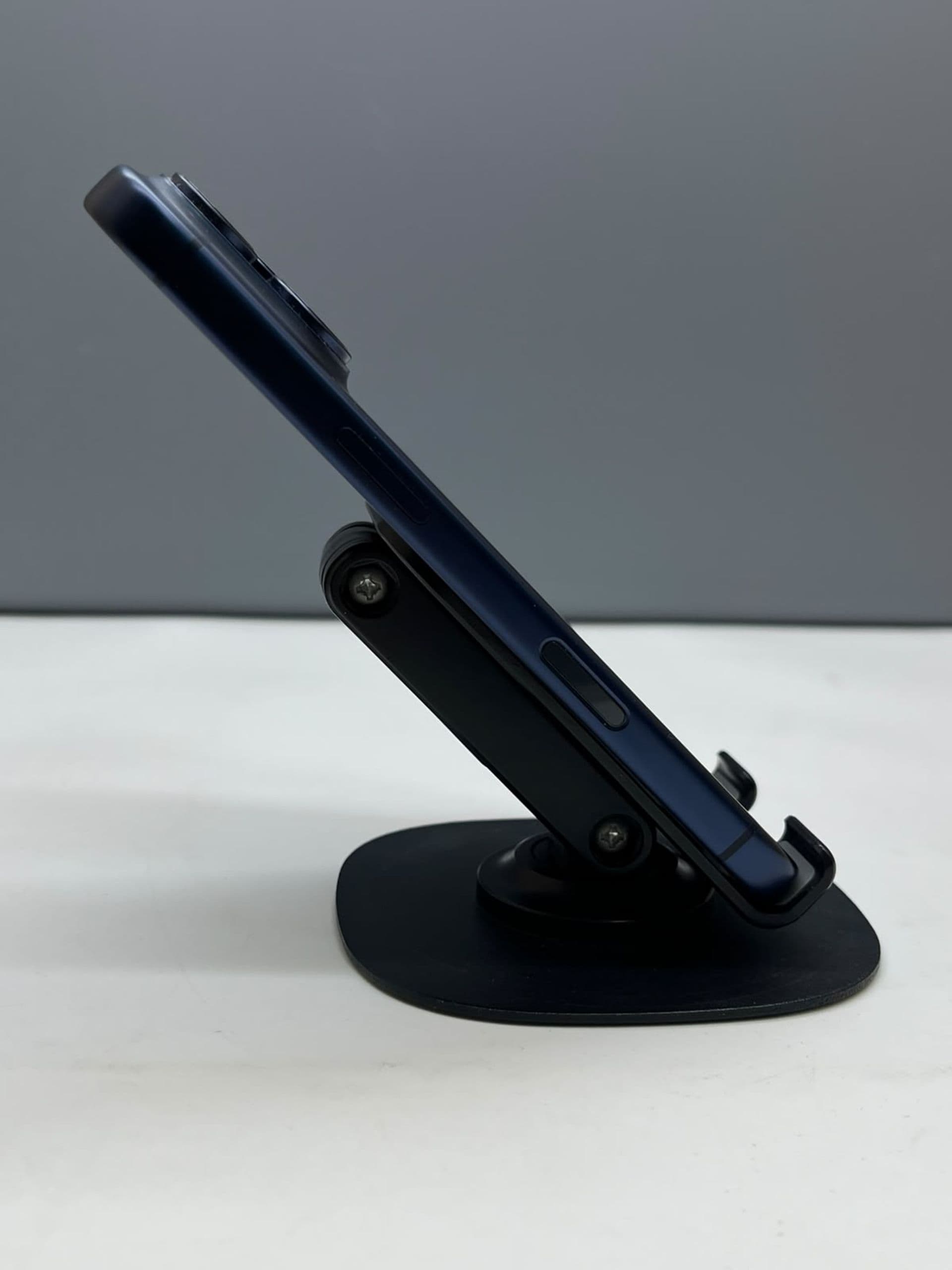 iPhone 17 Pro, 256 ГБ, Синий — фото 4