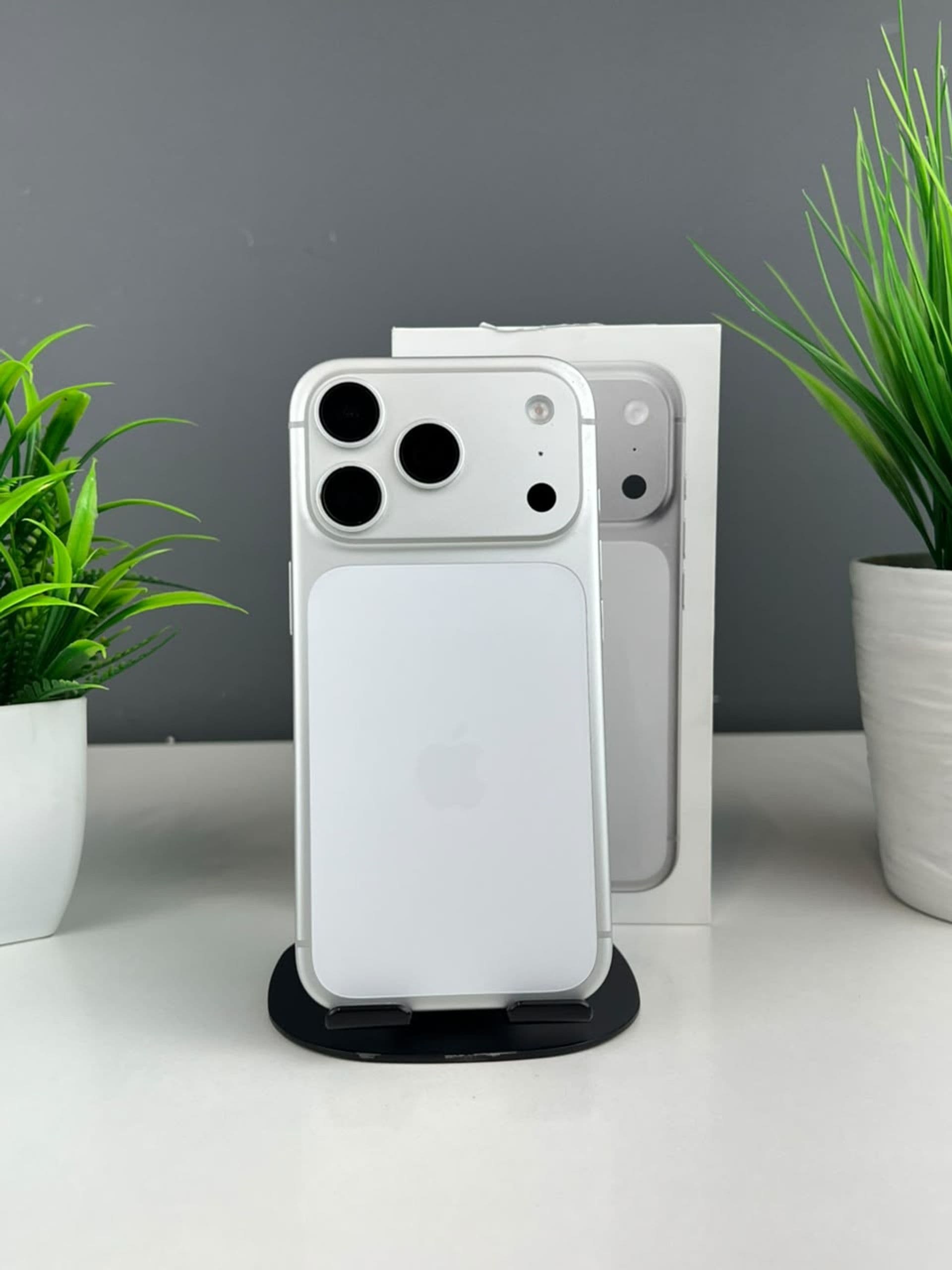 iPhone 17 Pro, 256 ГБ, Серый
