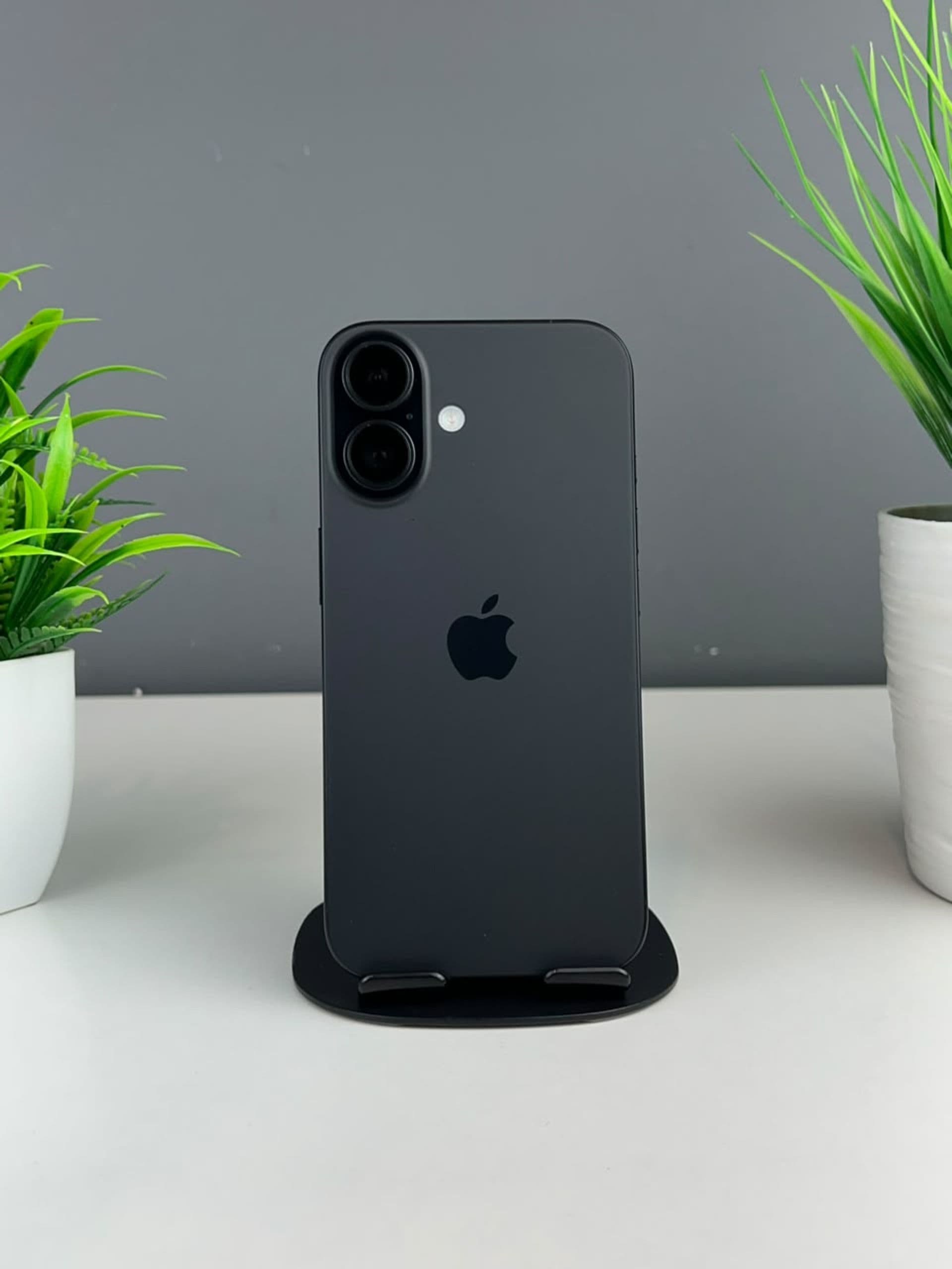 iPhone 16, 256 ГБ, Черный