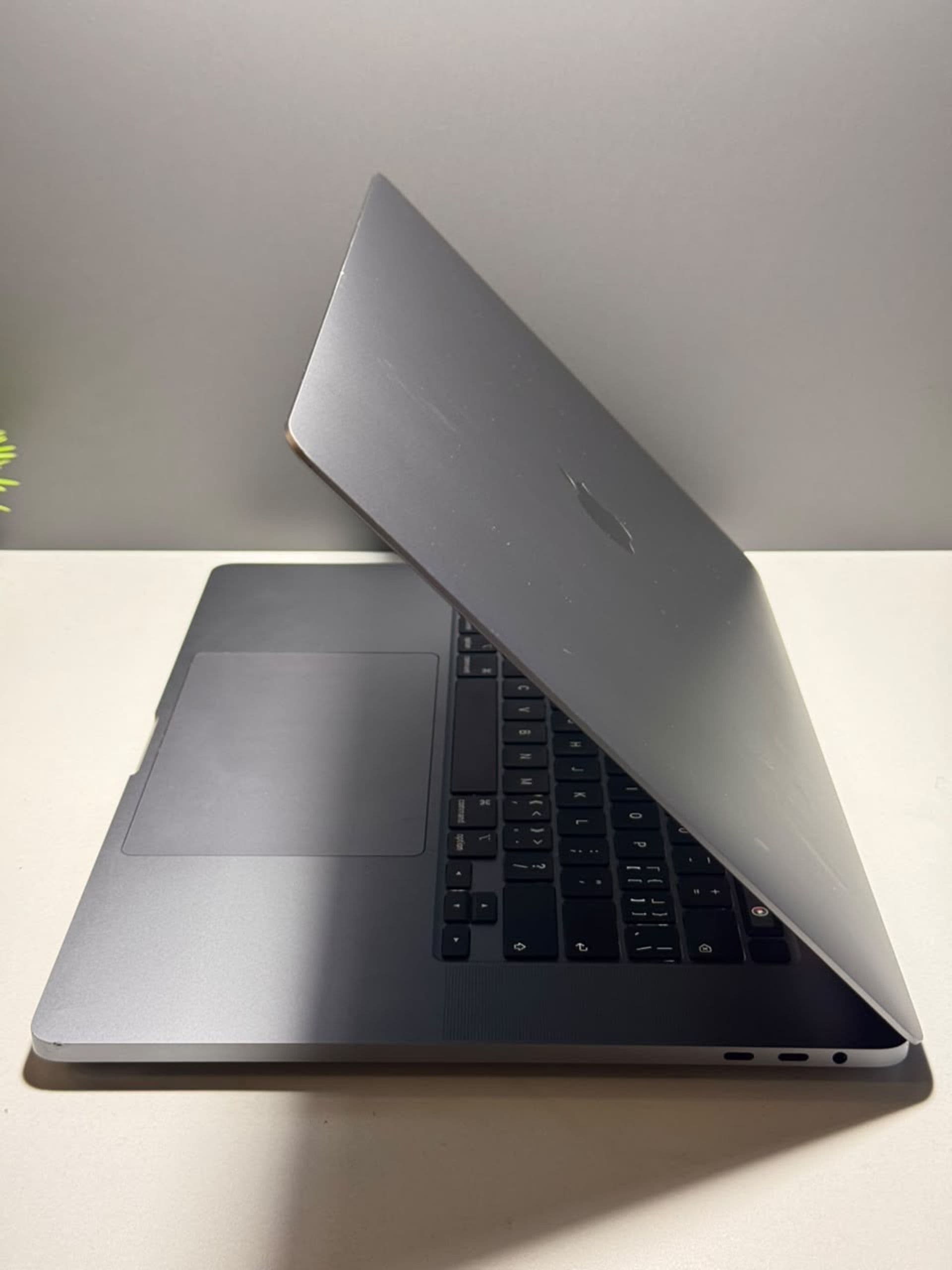 MacBook pro 16 intel i7, 32 ГБ / 500 ГБ, 16″, Серый — фото 4