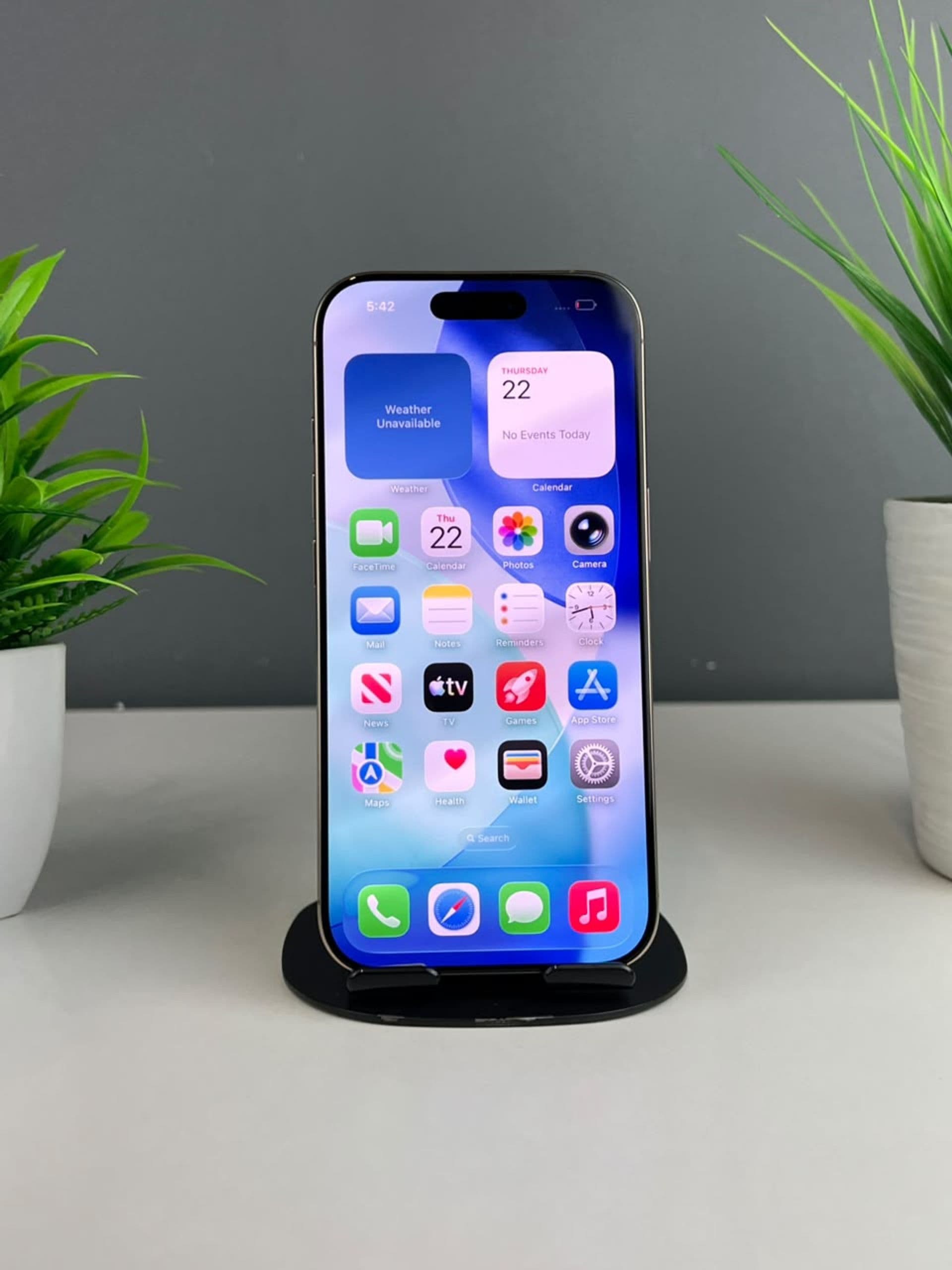 iPhone 16 Pro, 256 ГБ, Золотистый — фото 3