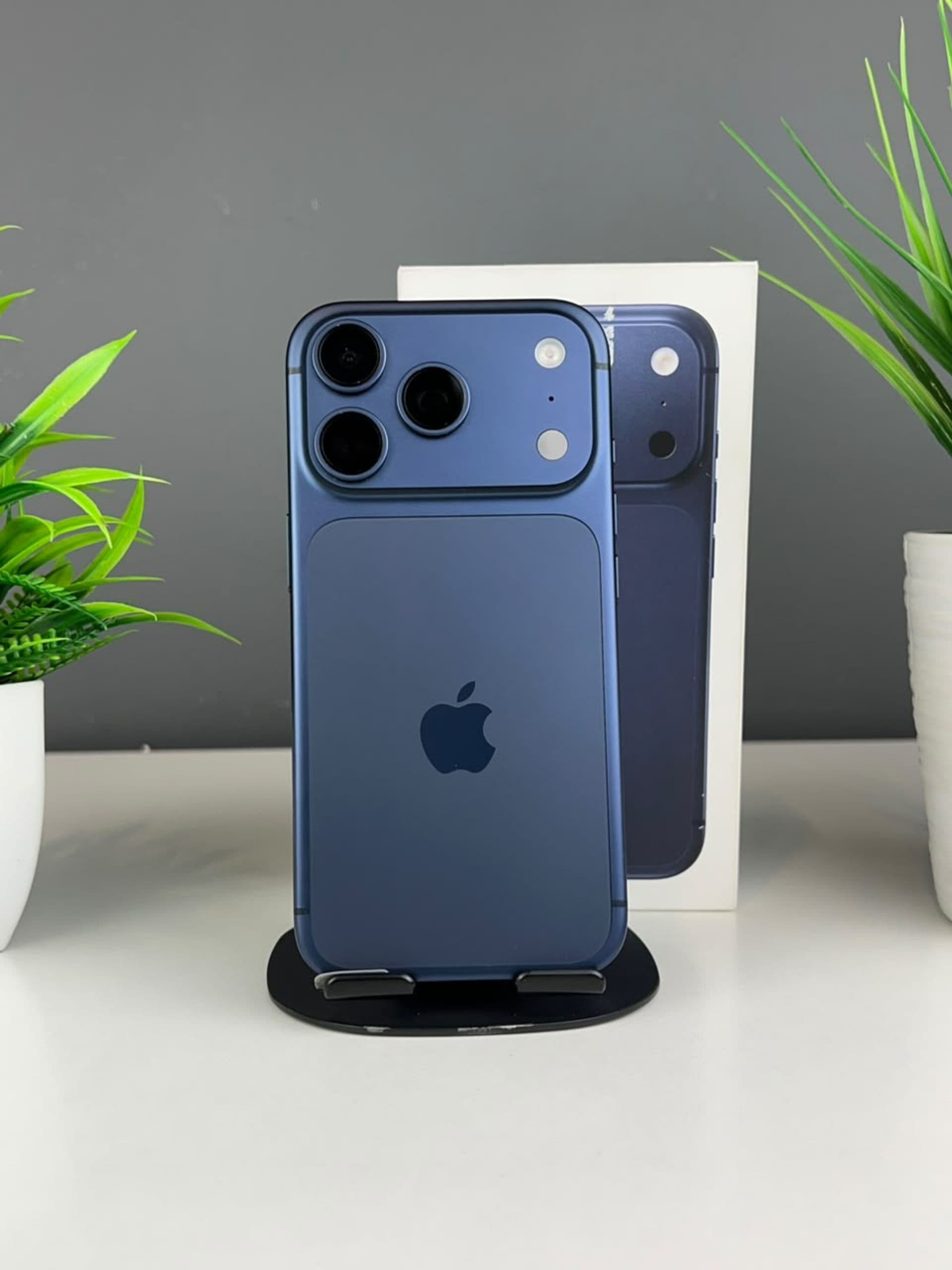 iPhone 17 Pro, 256 ГБ, Оранжевый