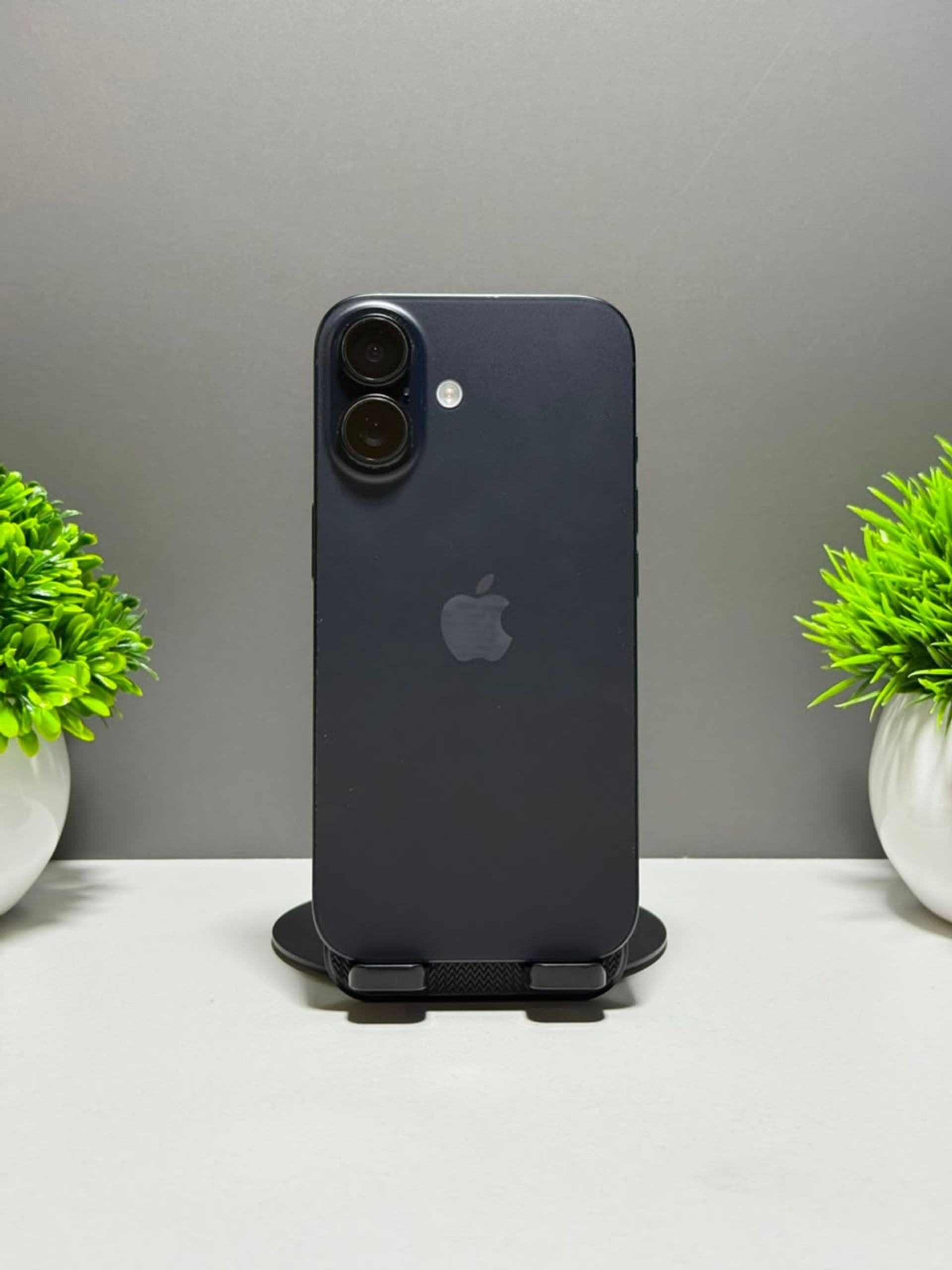iPhone 16, 128 ГБ, Черный