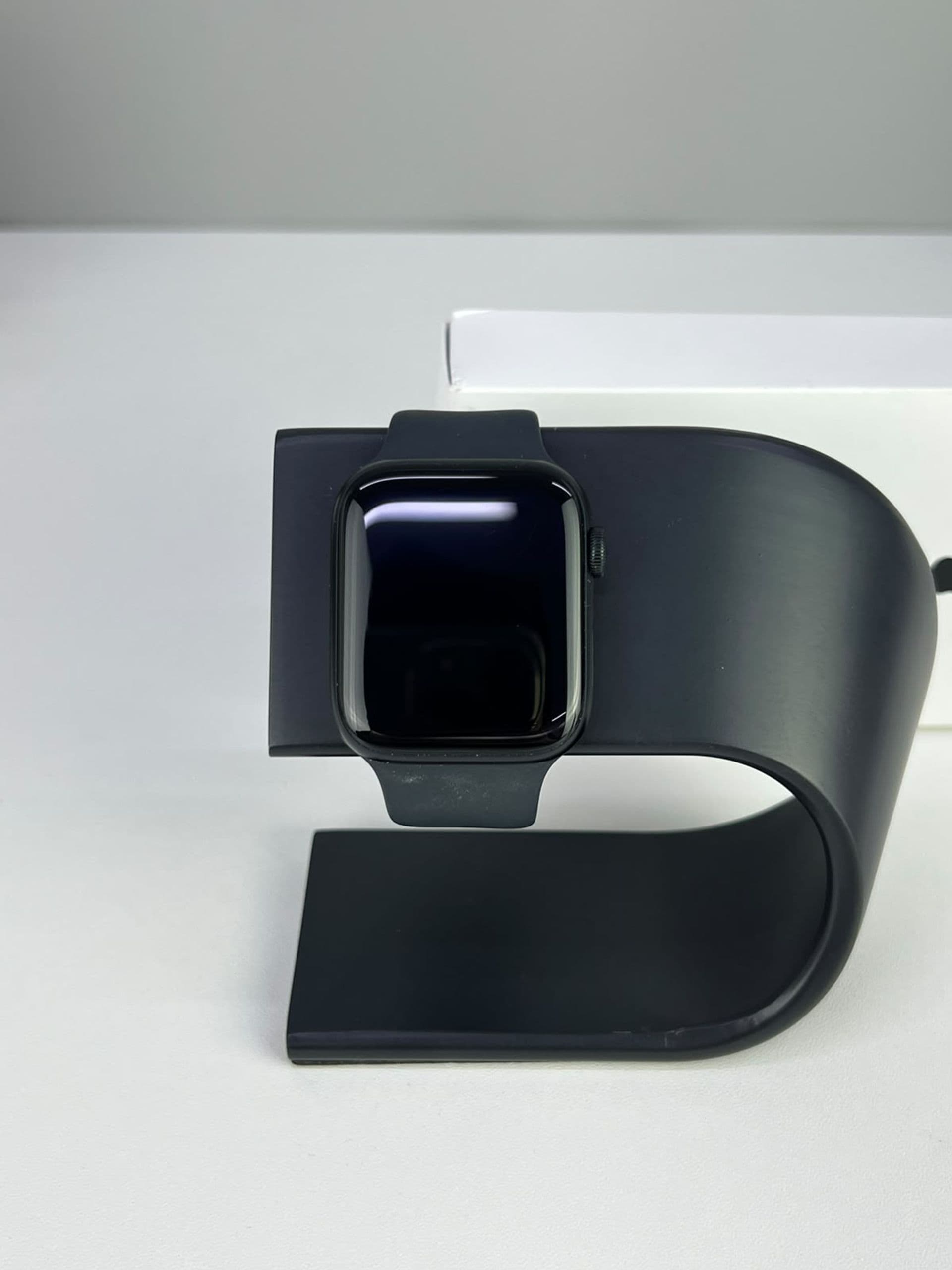 Apple Watch SE 44 mm (3е поколение), Қара