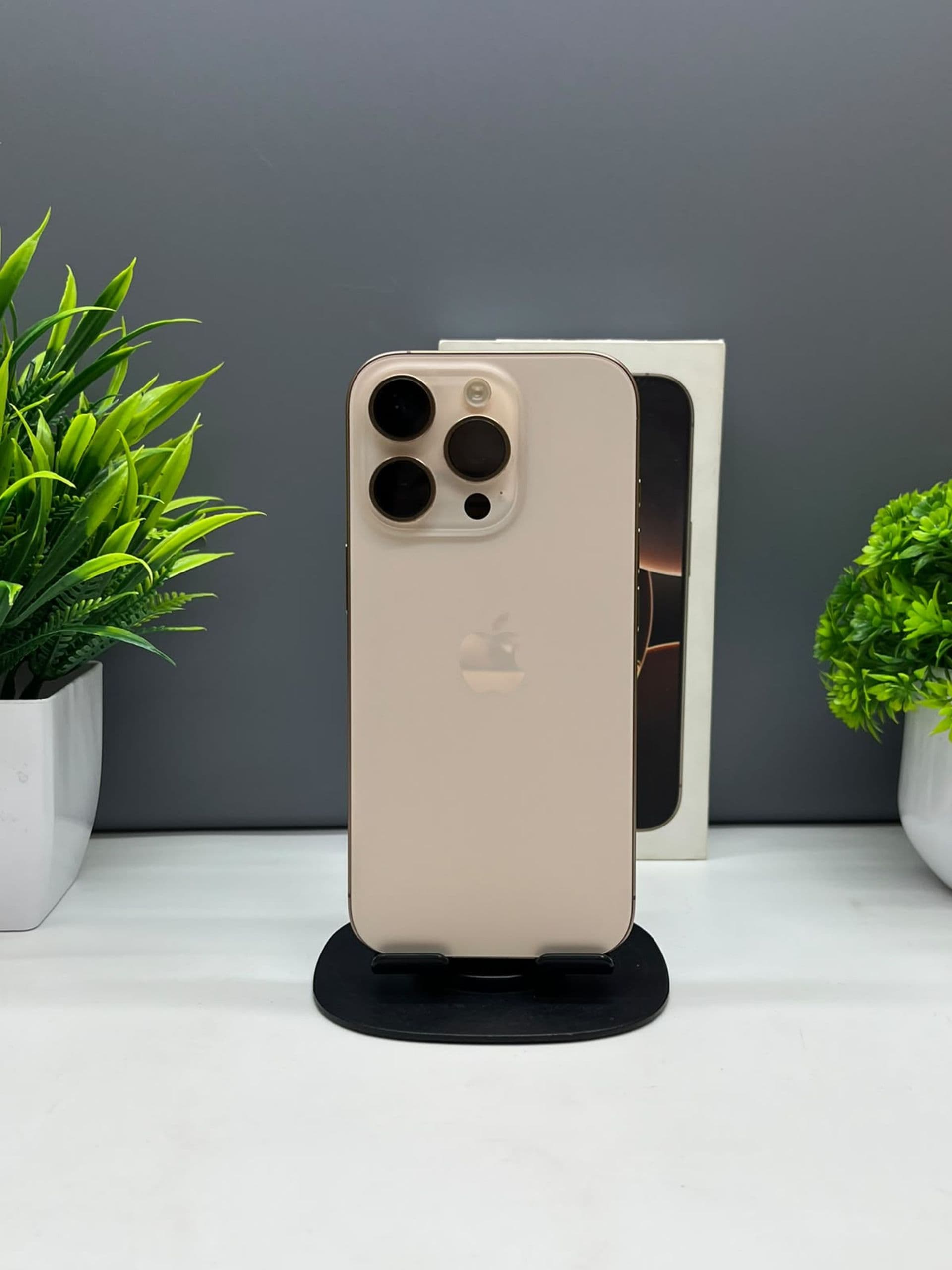 iPhone 16 Pro, 256 ГБ, Золотистый