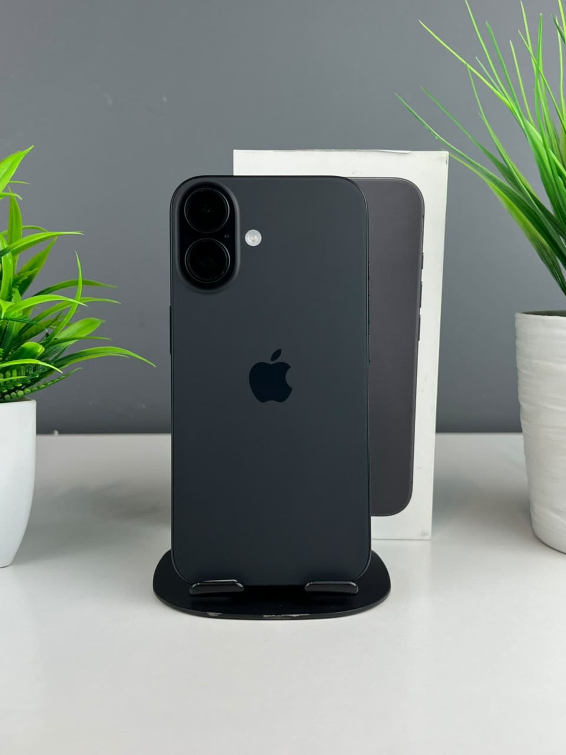 iPhone 16, 256 ГБ, Черный
