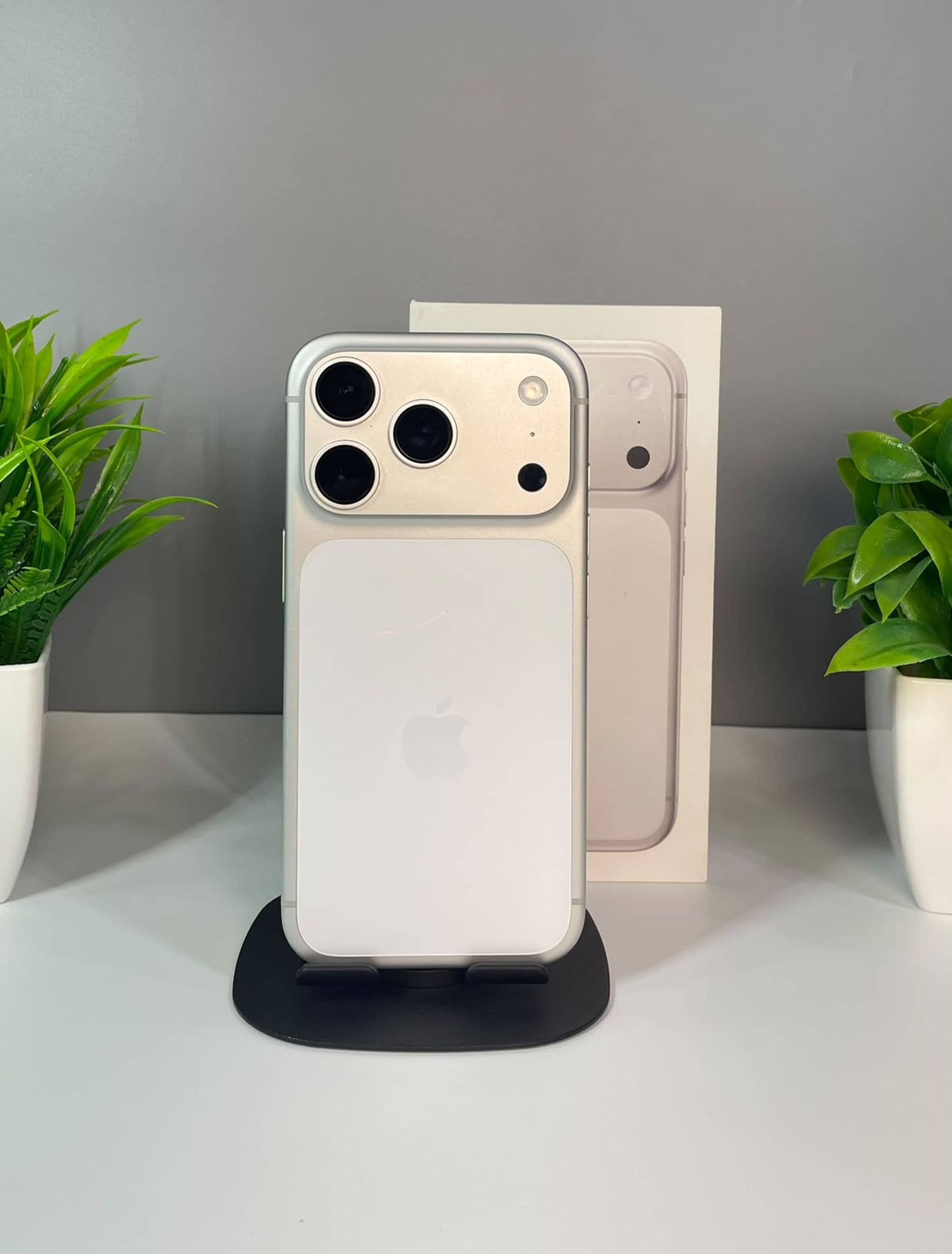 iPhone 17 Pro, 256 ГБ, Белый