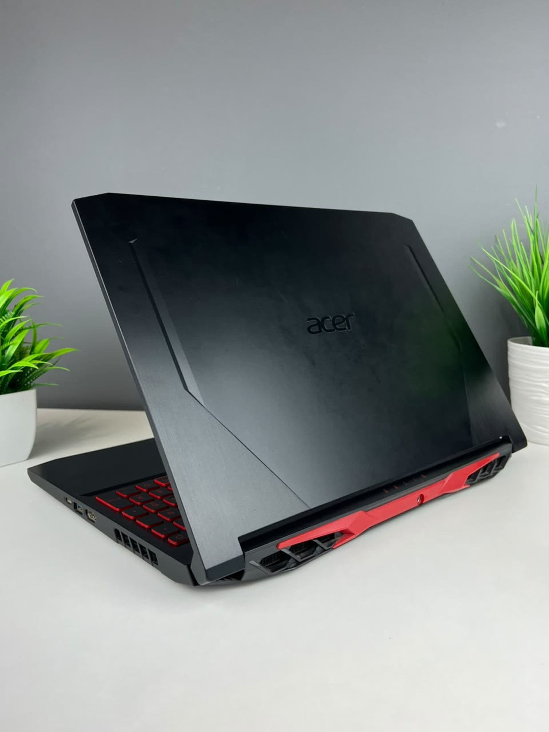 Acer Nitro, 16 ГБ / 512 ГБ, 15.4″, Чёрный
