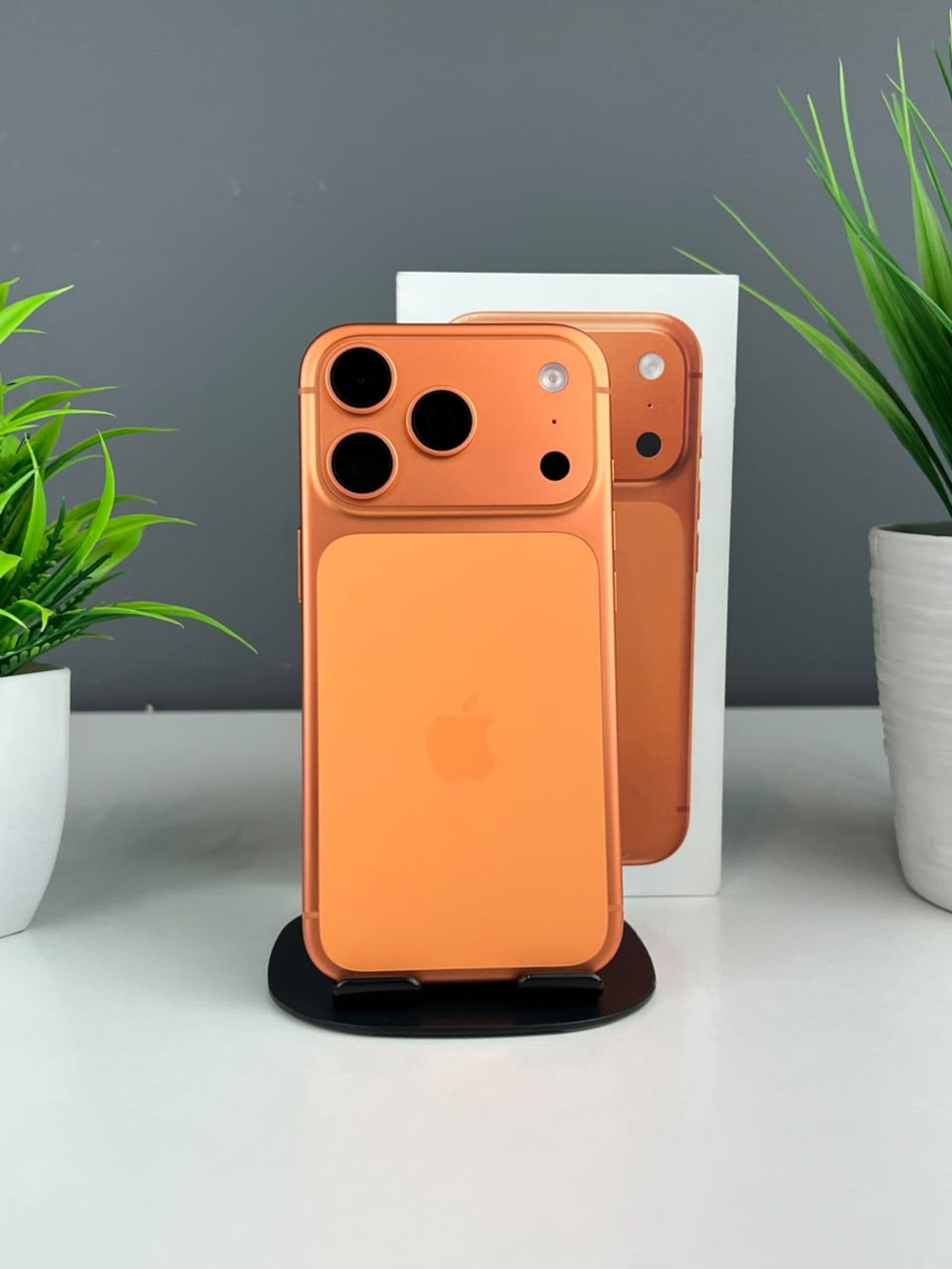 iPhone 17 Pro, 256 ГБ, Оранжевый