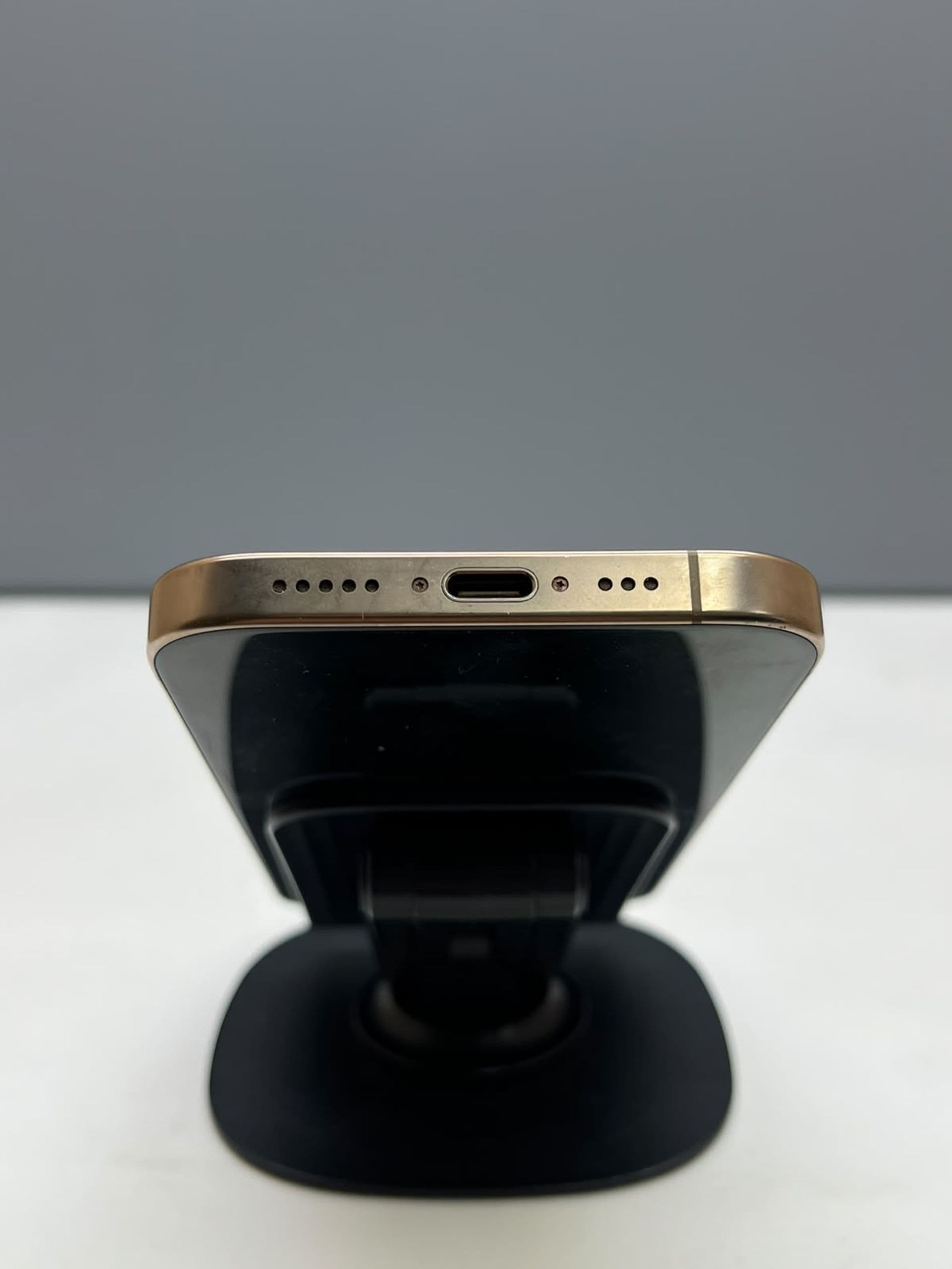 iPhone 16 Pro, 128 ГБ, Золотистый — фото 6